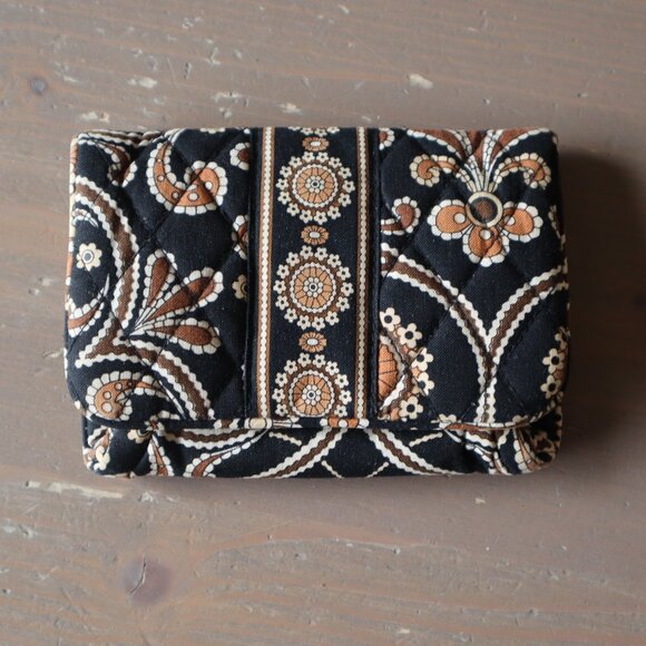 VERA BRADLEY TAXI WALLET - Picture 1 of 4